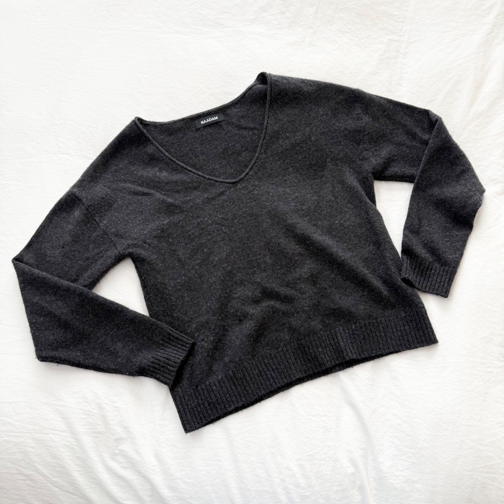 NAADAM Charcoal Gray 100% Cashmere V-Neck Sweater Size XXS - Picture 2 of 6